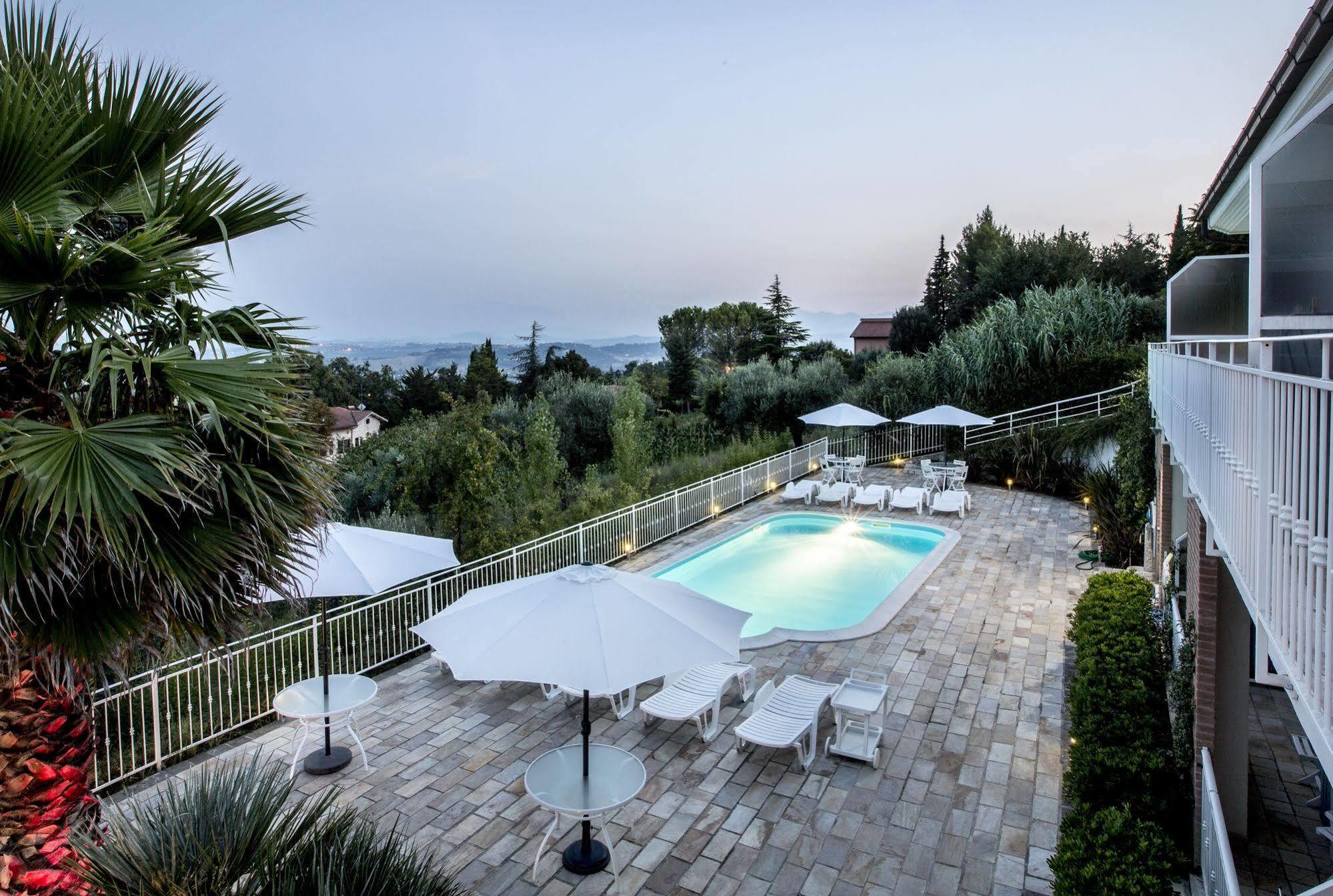 Residence Belohorizonte Macerata Esterno foto